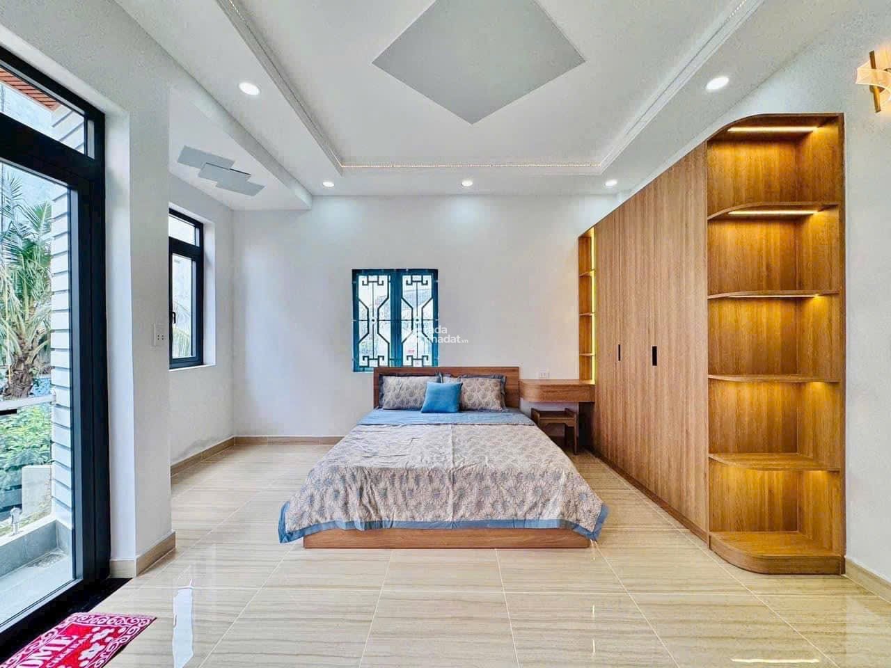 Chú Bảy bán nhà Trần Não P.Bình An Q2 giá 3tỷ550tr DT 57.5m2, đang cho thuê 12tr/tháng. Sổ sẵn