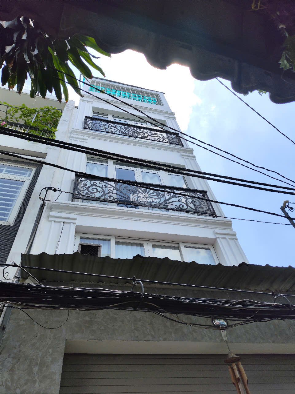 Nhà 5 tầng trên 49,9 m2 trung tâm Q.3