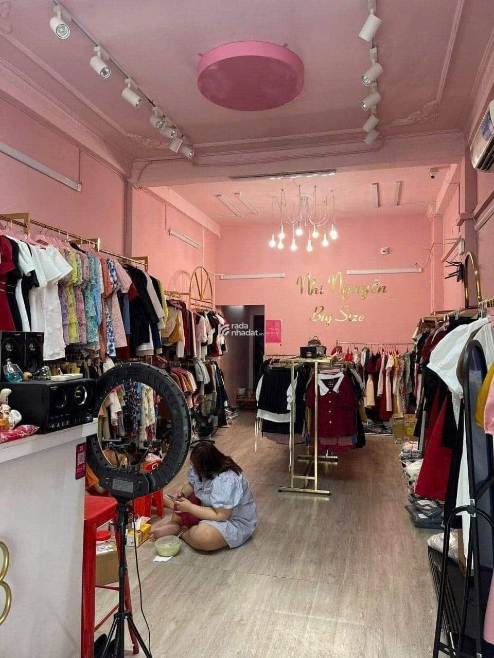 Sang tên nhà mặt tiền đường gần chợ, cách Aeon 25p, nhà có sổ hồng riêng.