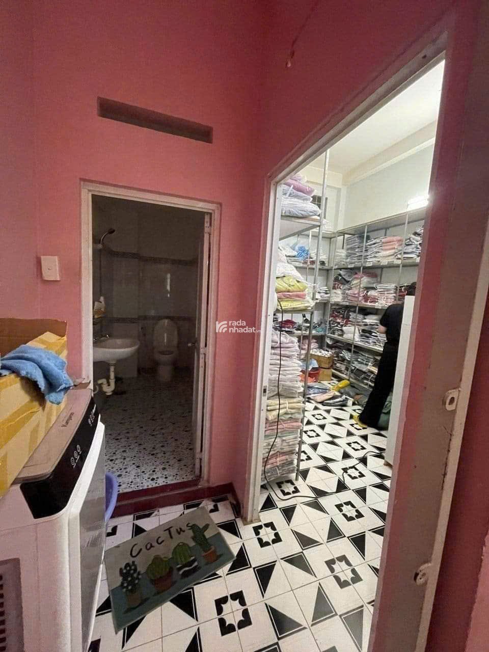Sang tên nhà mặt tiền đường gần chợ, cách Aeon 25p, nhà có sổ hồng riêng.