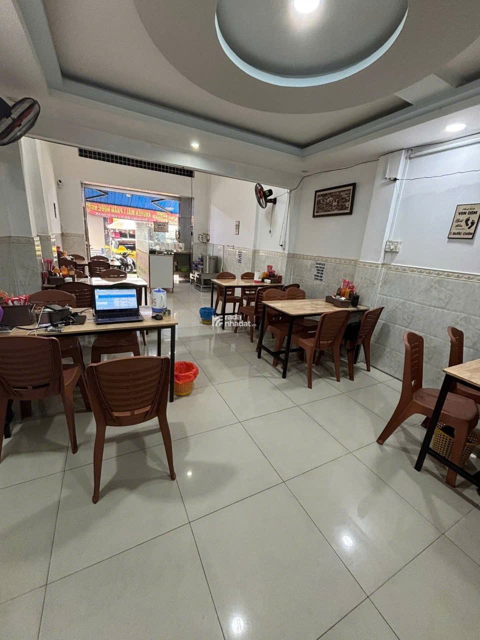 Ngân hàng thanh lý nhà mặt tiền đường gần chợ, cách Aeon 25p, nhà có sổ hồng riêng.
