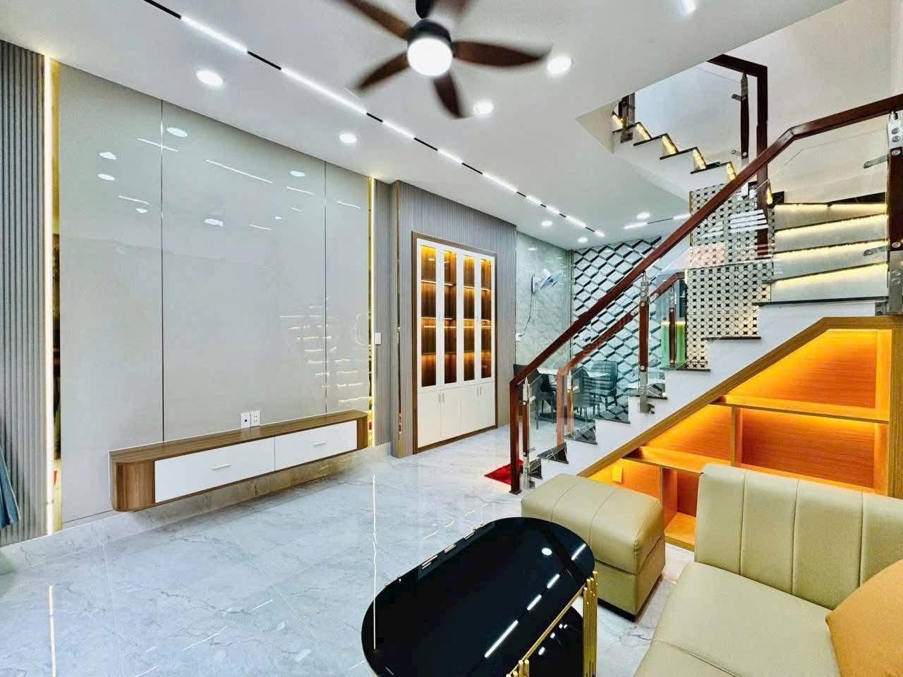 Sang tên liền trong ngày! Bán nhà Nguyễn Trọng Tuyển, phường 2, Tân Bình - 50m2, Sổ Riêng