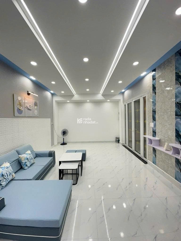 Nhà Tân Sơn Nhì. 1 Trệt 1 Lầu. 4x10. Căn góc hẻm 4m. Chỉ 4,x tỷ