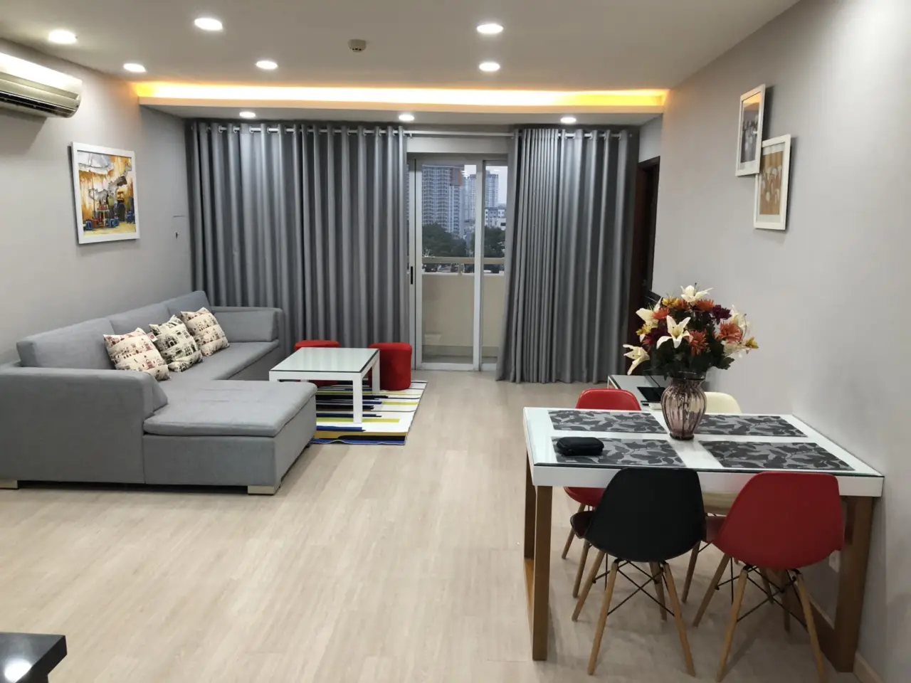 Giảm Giá Bán Gấp Căn Hộ Hùng Vương Plaza Quận 5 - 130m2 (3PN, 3WC) - Sổ Hồng Riêng - Chỉ 9.4 Tỷ