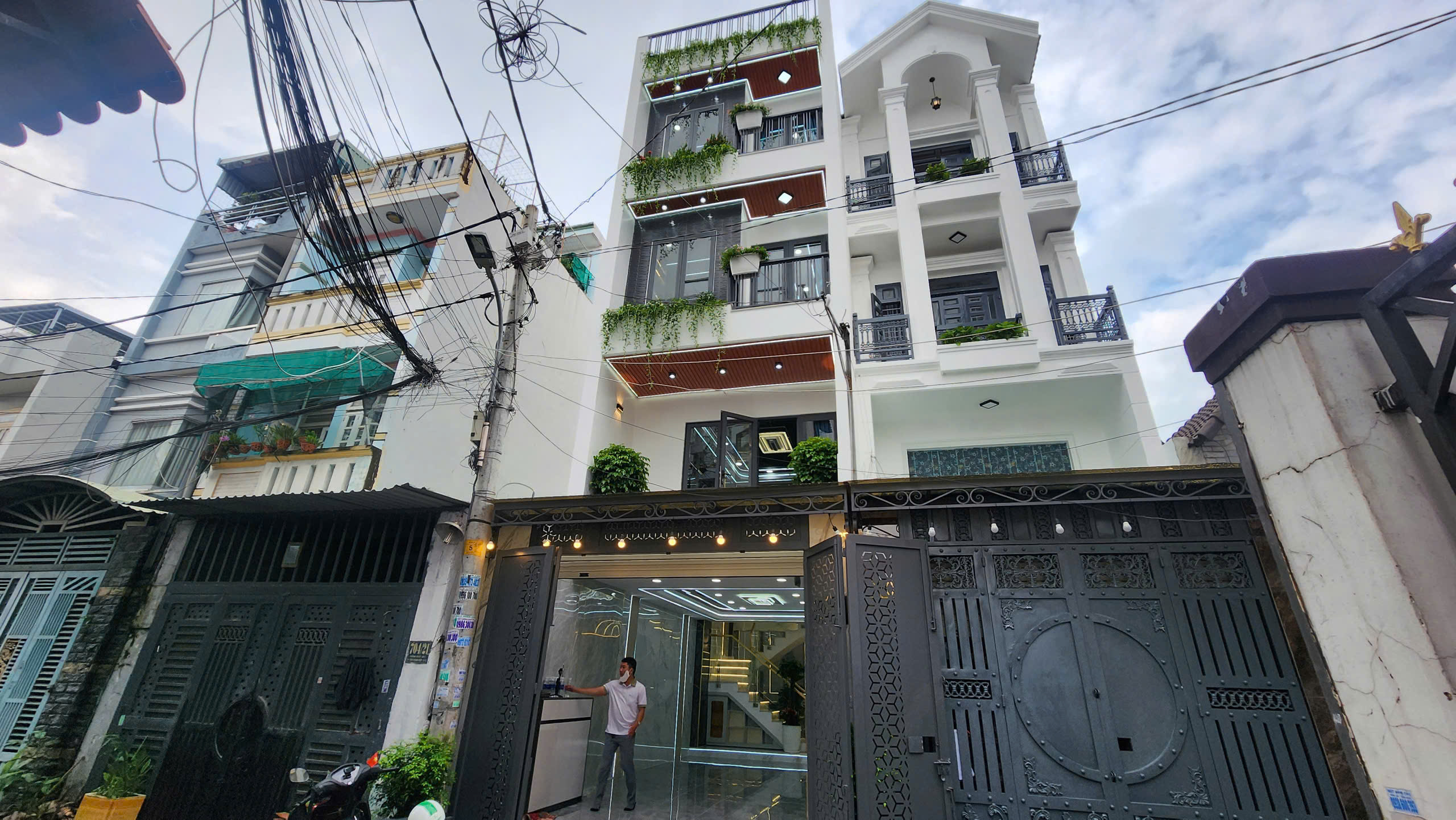 NHÀ ĐẸP BÙI VĂN NGỮ - TRUNG TÂM QUẬN 12, 3 TỶ NHẬN NHÀ