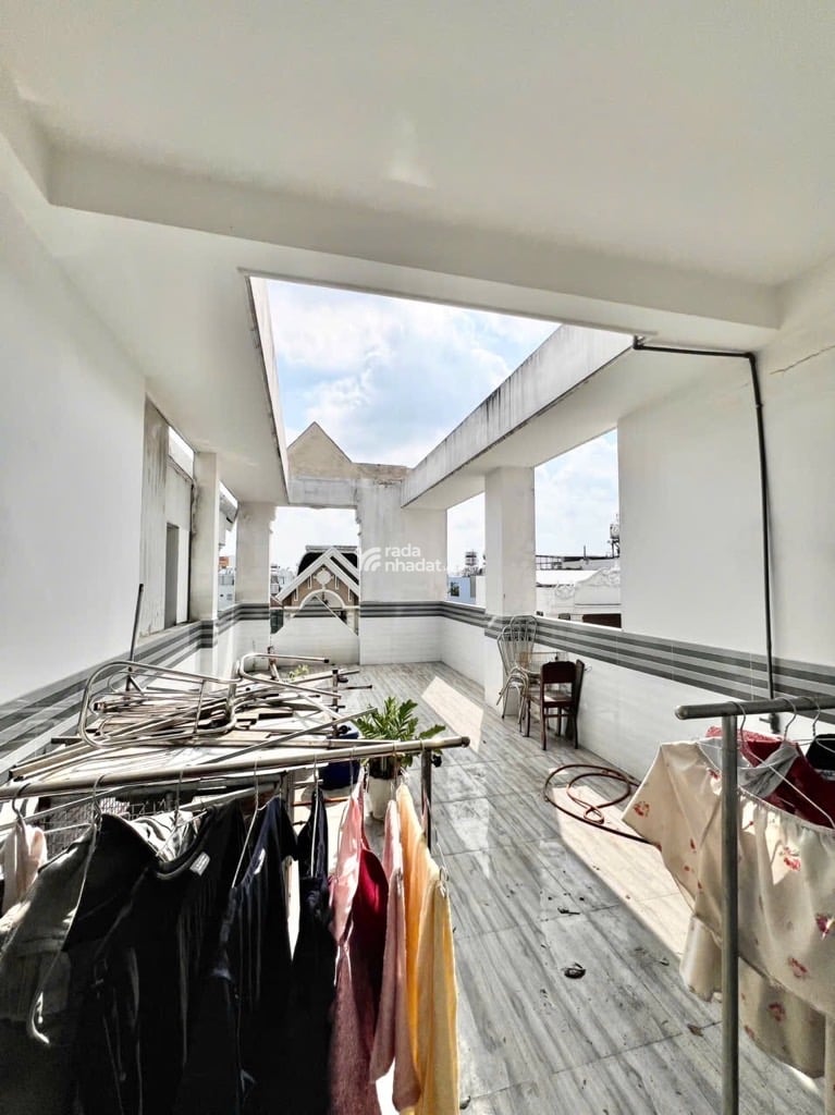  Mặt tiền kinh doanh đỉnh 5 tầng sát công viên Cầu Trắng 