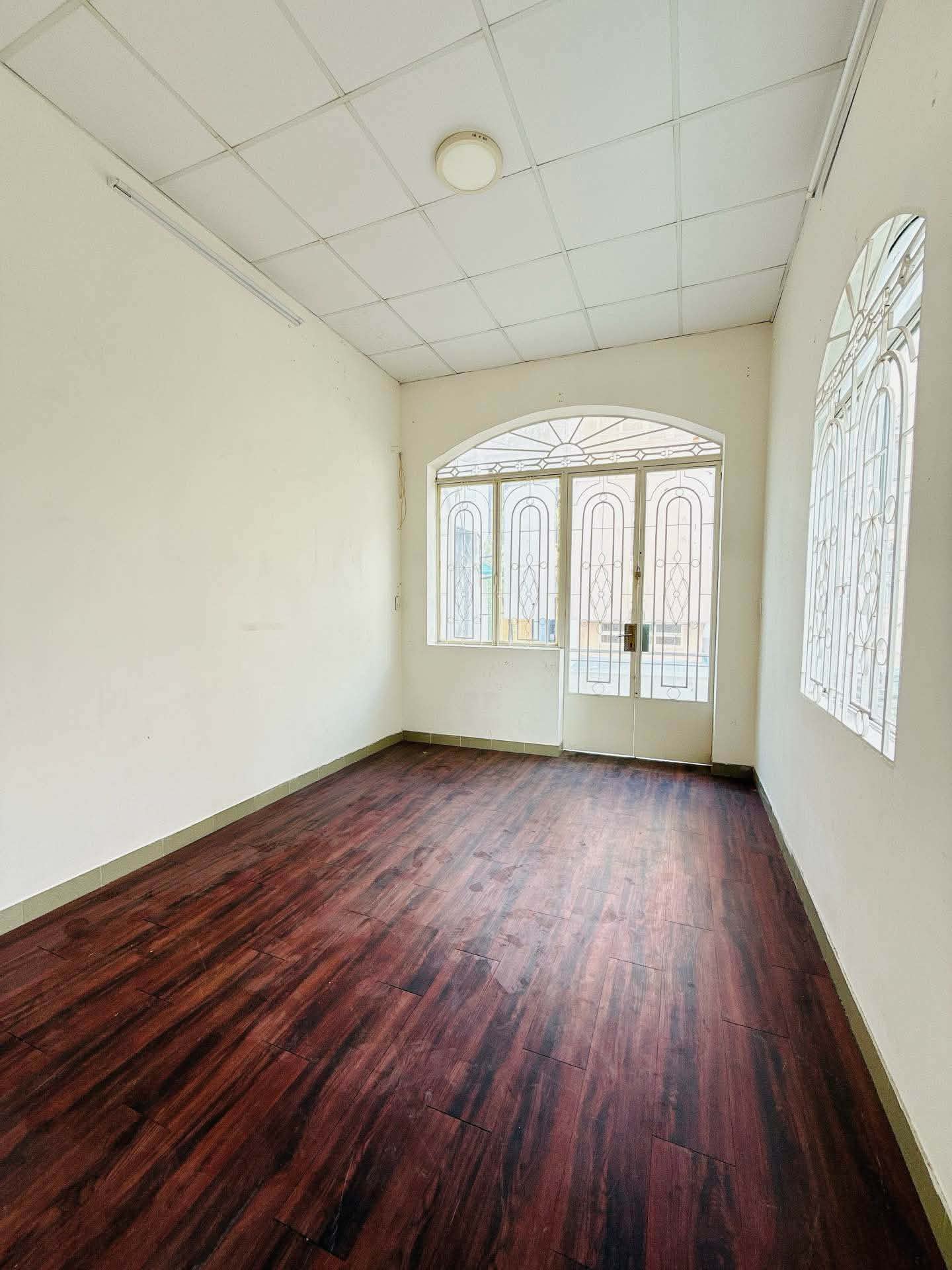  HUỲNH VĂN BÁNH - TRUNG TÂM PHÚ NHUẬN - HẺM XE HƠI - NGANG 4.5M -  SỔ VUÔNG VỨC