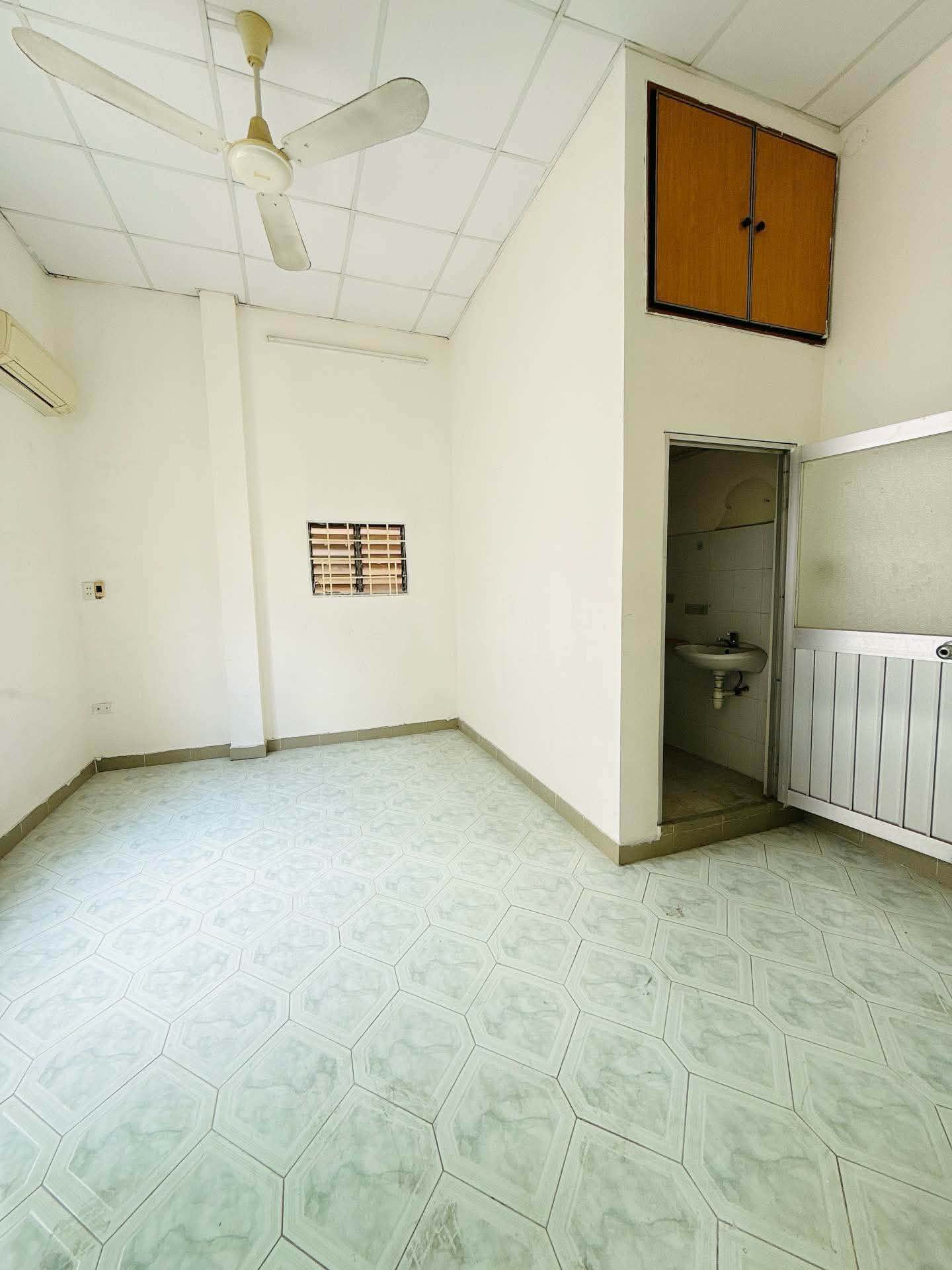  HUỲNH VĂN BÁNH - TRUNG TÂM PHÚ NHUẬN - HẺM XE HƠI - NGANG 4.5M -  SỔ VUÔNG VỨC