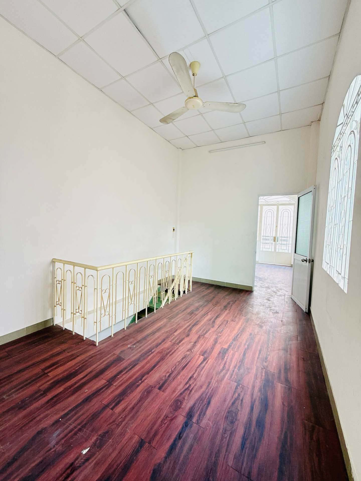  HUỲNH VĂN BÁNH - TRUNG TÂM PHÚ NHUẬN - HẺM XE HƠI - NGANG 4.5M -  SỔ VUÔNG VỨC