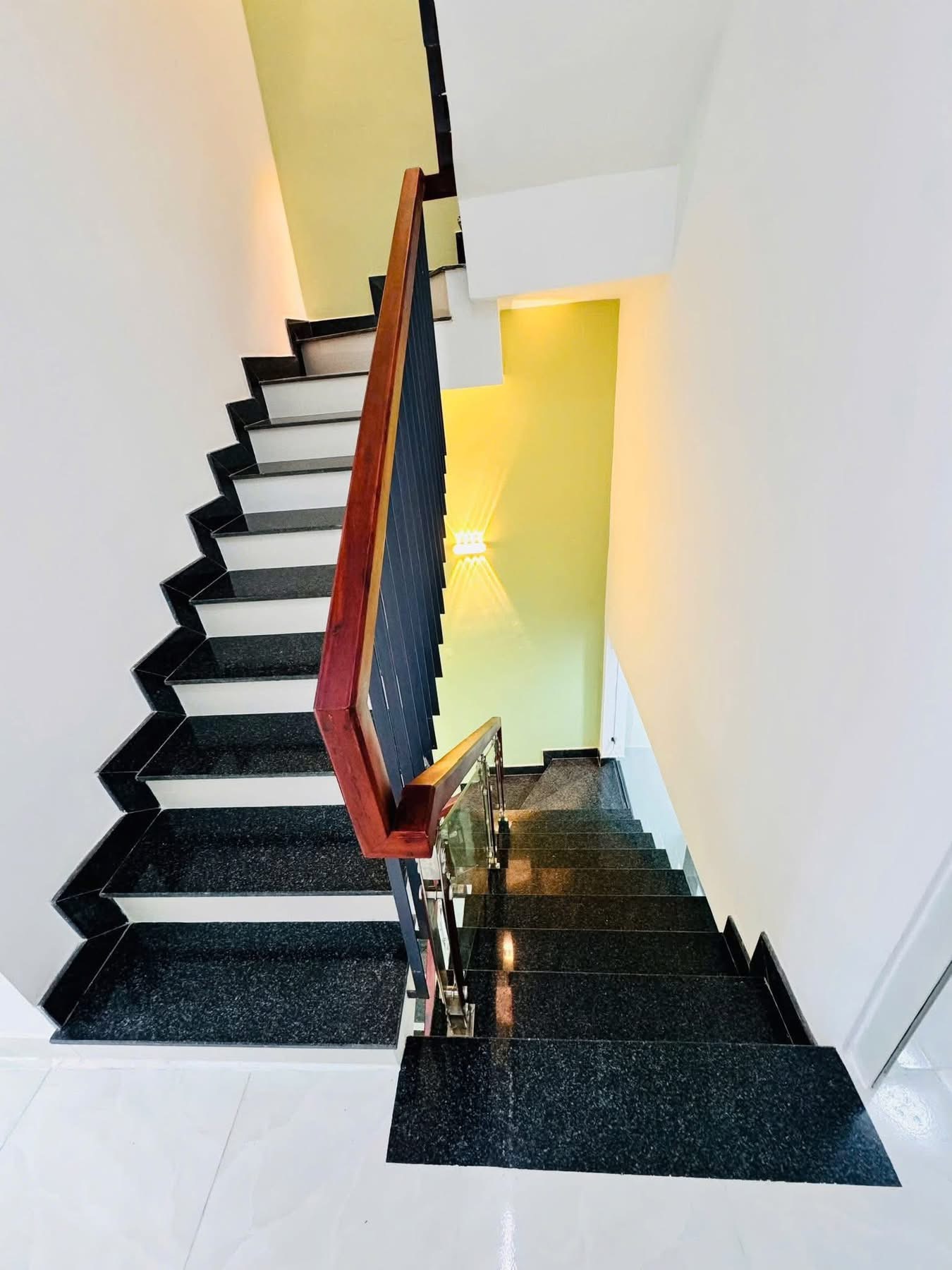 Hạ giá 200tr bán gấp cuối năm, 3 Tỷ nhà hẻm xe hơi Lê Quang Định Bình Thạnh ,DT 36m2 ,sổ hồng riêng