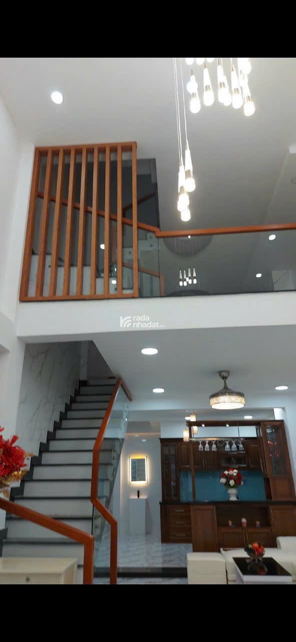 Nhà mặt tiền kinh doanh Su Vạn Hạnh quận 10 ngang 5m nhà 7 tầng tiện ở liền