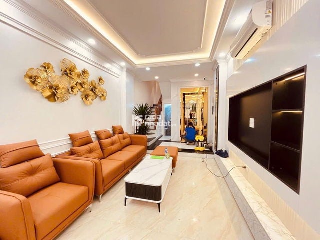 HIẾM - RẺ!  Hoa Khôi Phân Lô Minh Khai - Nhà Mới 50m2x5T, Thang Máy - Gara - Full Đồ!