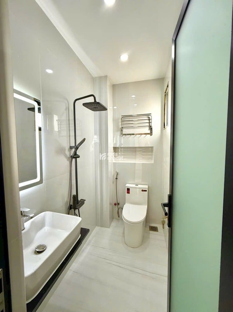 NHÀ 4x15M 4 TẦNG LUNG LINH HẺM 6M XE TẢI CHỈ NHỈNH 7 TỶ Ở NGAY BÌNH TÂN