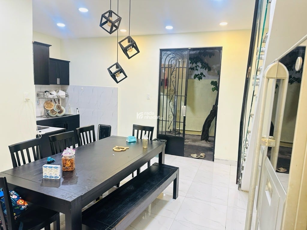 NHÀ ĐẸP HẺM XE TẢI VI VU, NGANG HƠN 8m, GẦN PHẠM VĂN ĐỒNG 170m2 NHỈNH 9 TỶ.