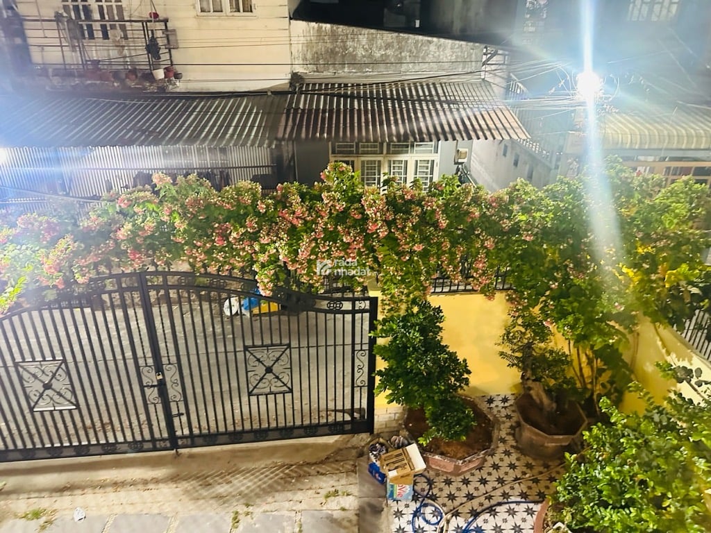 NHÀ ĐẸP HẺM XE TẢI VI VU, NGANG HƠN 8m, GẦN PHẠM VĂN ĐỒNG 170m2 NHỈNH 9 TỶ.