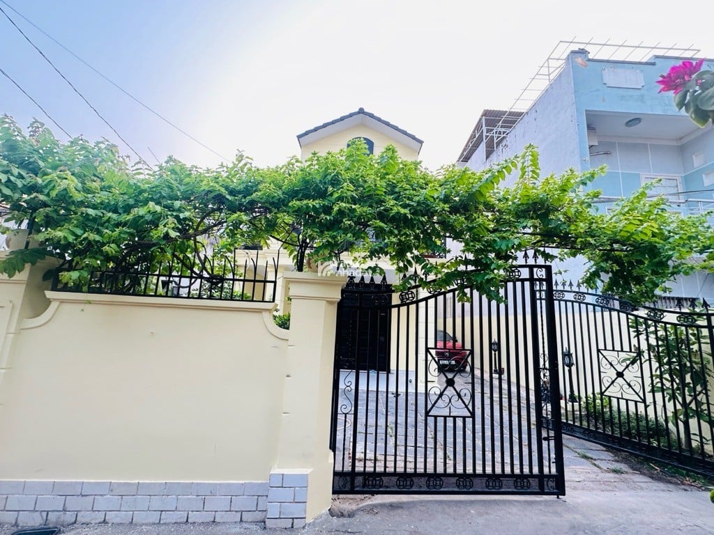 NHÀ ĐẸP HẺM XE TẢI VI VU, NGANG HƠN 8m, GẦN PHẠM VĂN ĐỒNG 170m2 NHỈNH 9 TỶ.