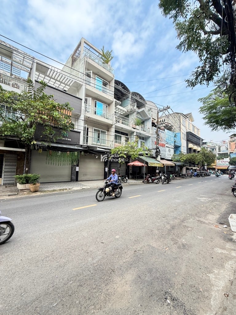 MẶT TIỀN ĐƯỜNG KINH DOANH QUẬN 11 - GIÁP QUẬN 10 - SÂN RỘNG ĐỂ XE THOẢI MÁI - 58M2 - 5 TẦNG