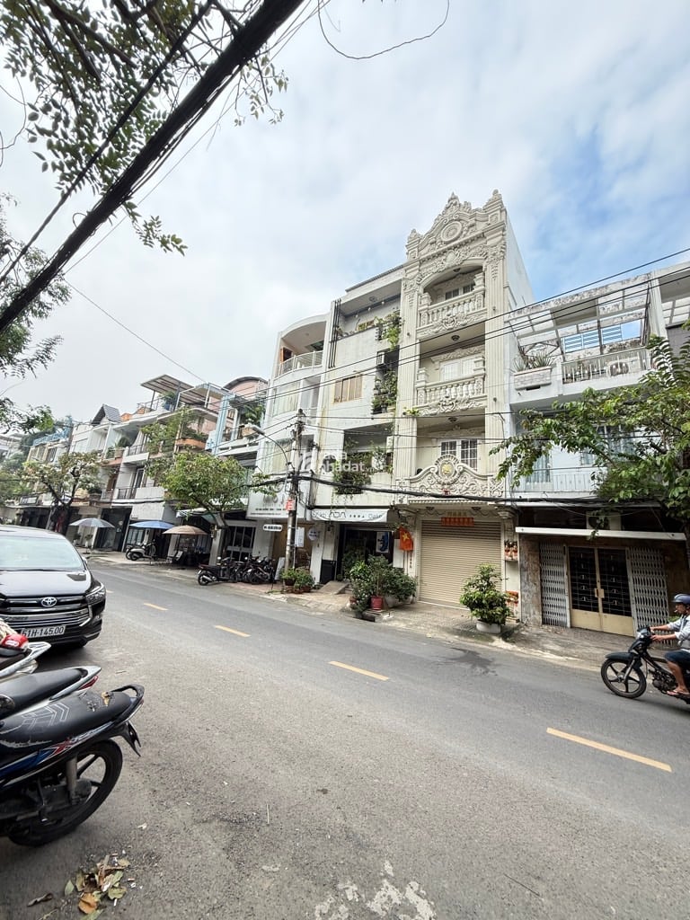 MẶT TIỀN ĐƯỜNG KINH DOANH QUẬN 11 - GIÁP QUẬN 10 - SÂN RỘNG ĐỂ XE THOẢI MÁI - 58M2 - 5 TẦNG