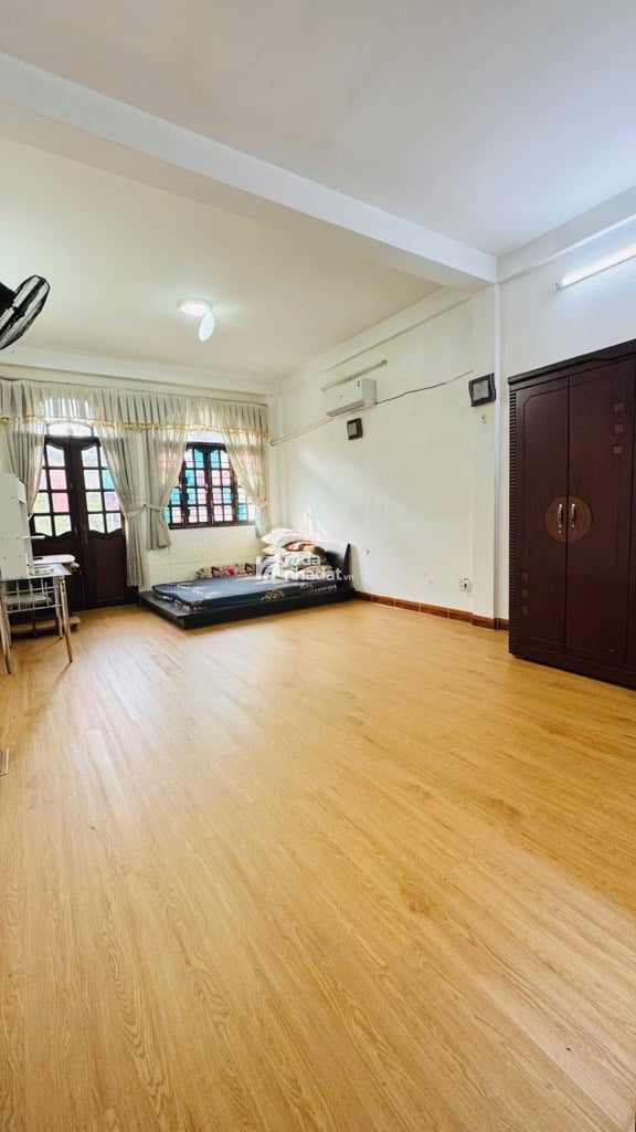 MẶT TIỀN ĐƯỜNG KINH DOANH QUẬN 11 - GIÁP QUẬN 10 - SÂN RỘNG ĐỂ XE THOẢI MÁI - 58M2 - 5 TẦNG