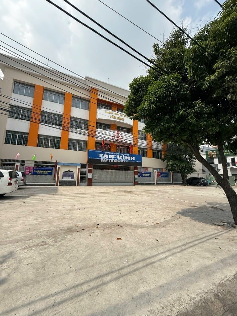 GIÁP QUẬN 10 - CÁCH MẠNG THÁNG TÁM - TÂN BÌNH - HXH - GẦN MT - 36 M2 - 2 TẦNG - VUÔNG A4 - CHỈ 6 TỶ