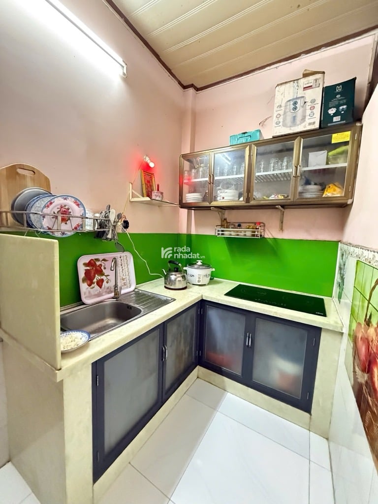 GIÁP QUẬN 10 - CÁCH MẠNG THÁNG TÁM - TÂN BÌNH - HXH - GẦN MT - 36 M2 - 2 TẦNG - VUÔNG A4 - CHỈ 6 TỶ