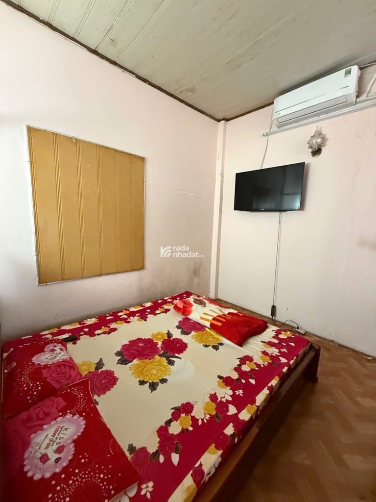 GIÁP QUẬN 10 - CÁCH MẠNG THÁNG TÁM - TÂN BÌNH - HXH - GẦN MT - 36 M2 - 2 TẦNG - VUÔNG A4 - CHỈ 6 TỶ