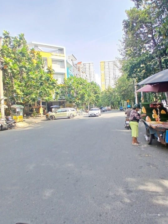 Đất MT Vành Đai Q6, đối diện công viên (4x21) giá 10,3 tỷ
