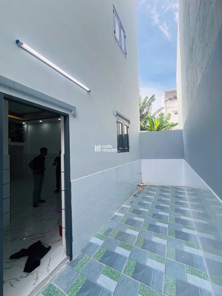Bán Nhà Bình Tân - Hẻm Xe Hơi -  87m2 -  3 tầng -  5 phòng -  chỉ 6ty2