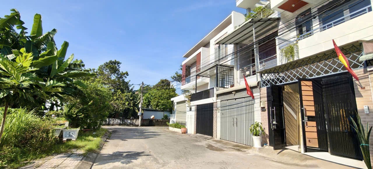 Bán Gấp Nhà 1 Trệt 2 Lầu Hẻm Ô Tô Né Nhau Trung Tâm Tăng Nhơn Phú B, Quận 9  55m2 Giá 6.3 Tỷ