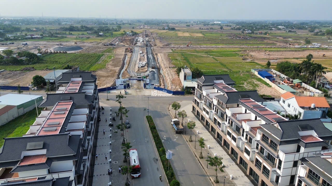 Ngân hàng siết nợ, chính chủ cần ra đi lô đất tương lai 2 mặt tiền cạnh Vinhomes Hậu Nghĩa