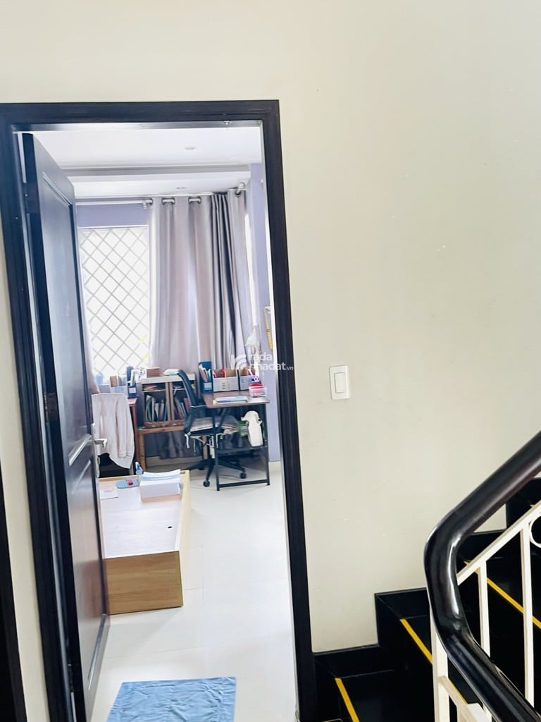 NHÀ  MẶT TIỀN NGUYỄN CẢNH CHÂN NỖI DÀI  – NGANG 5M – 4PN – HẺM TRƯỚC NHÀ GẦN 5M – DÂN TRÍ CAO