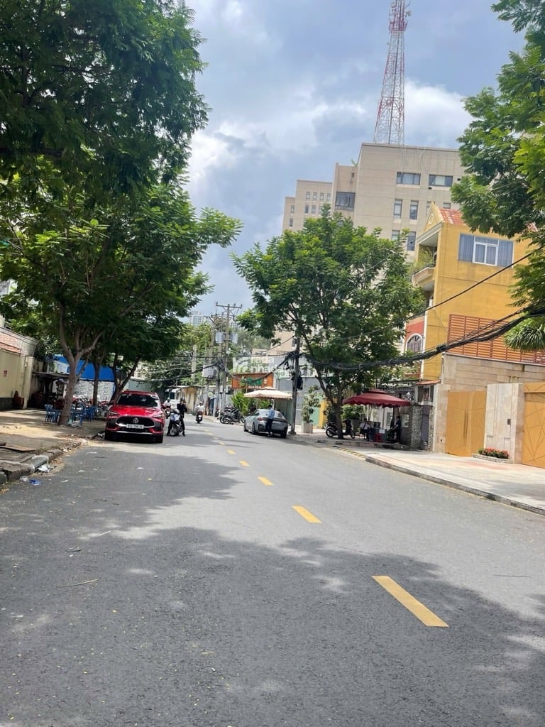 NHÀ  MẶT TIỀN NGUYỄN CẢNH CHÂN NỖI DÀI  – NGANG 5M – 4PN – HẺM TRƯỚC NHÀ GẦN 5M – DÂN TRÍ CAO