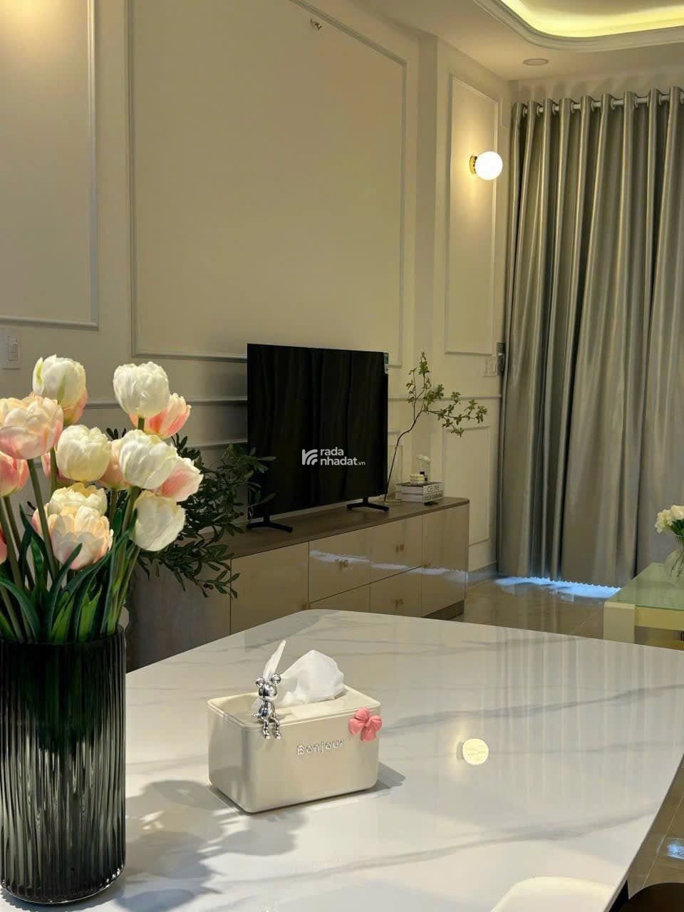 Bán căn hộ tòa nhà 57 Láng Hạ, 193 m2, 4 PN, 2 phụ, nhà đẹp, thoáng, giá 13,9 tỷ