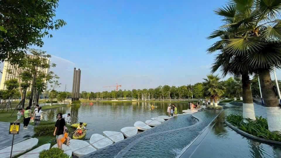 BÁN BIỆT THỰ KĐT DỊCH VỌNG CẦU GIẤY DT 300 M2 XÂY 4T GIÁ RẺ 90TỶ, THIỆN CHÍ BÁN