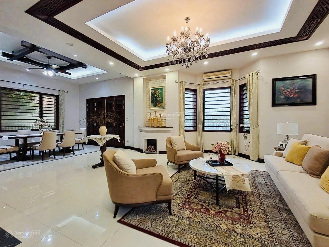 BÁN BIỆT THỰ KĐT DỊCH VỌNG CẦU GIẤY DT 300 M2 XÂY 4T GIÁ RẺ 90TỶ, THIỆN CHÍ BÁN