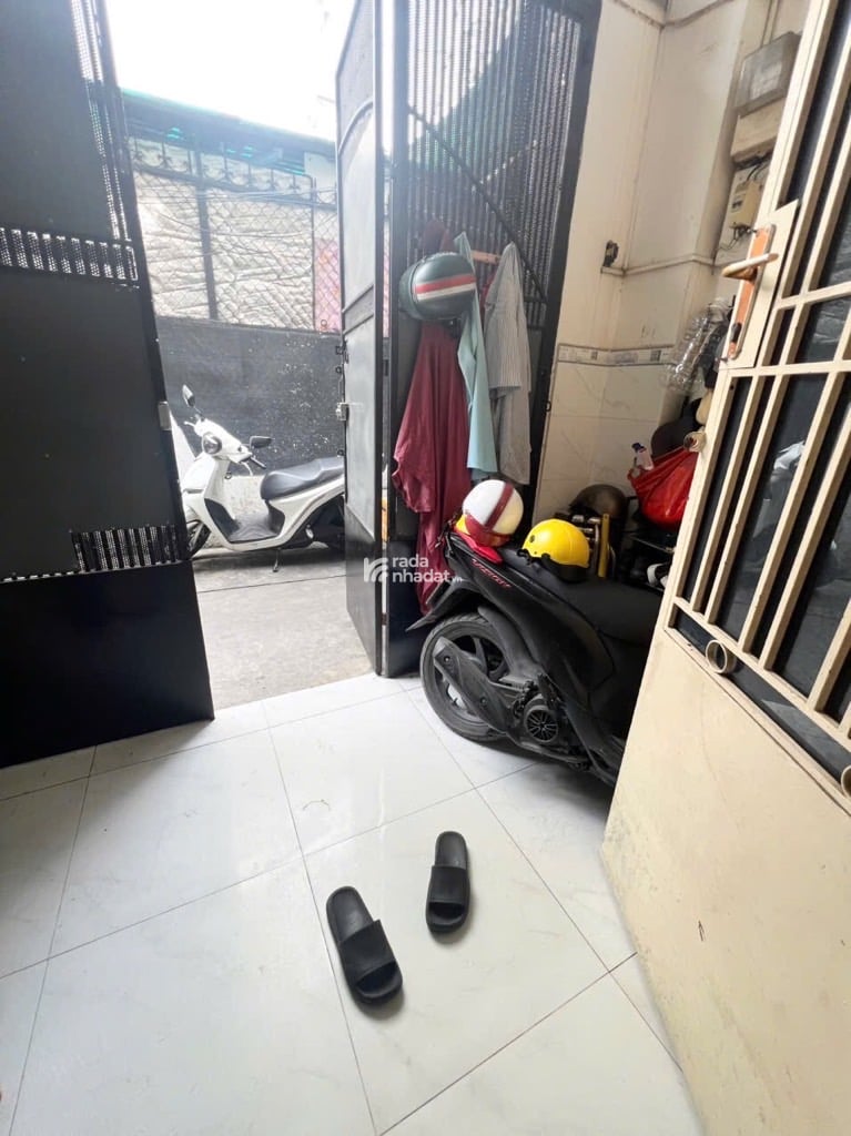 HẺM XE HƠI SÁT NHÀ CMT8, TÂN BÌNH, 35M2 MỚI Ở NGAY. GIẢM 350TR CHỈ CÒN 4.25T TL 