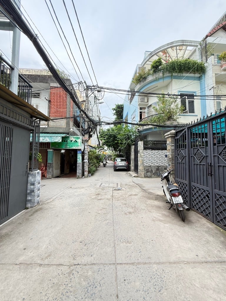 Bán nhà 60m2 - HXH CMT8 gần Mặt tiền xây mới 6 tầng thang máy 