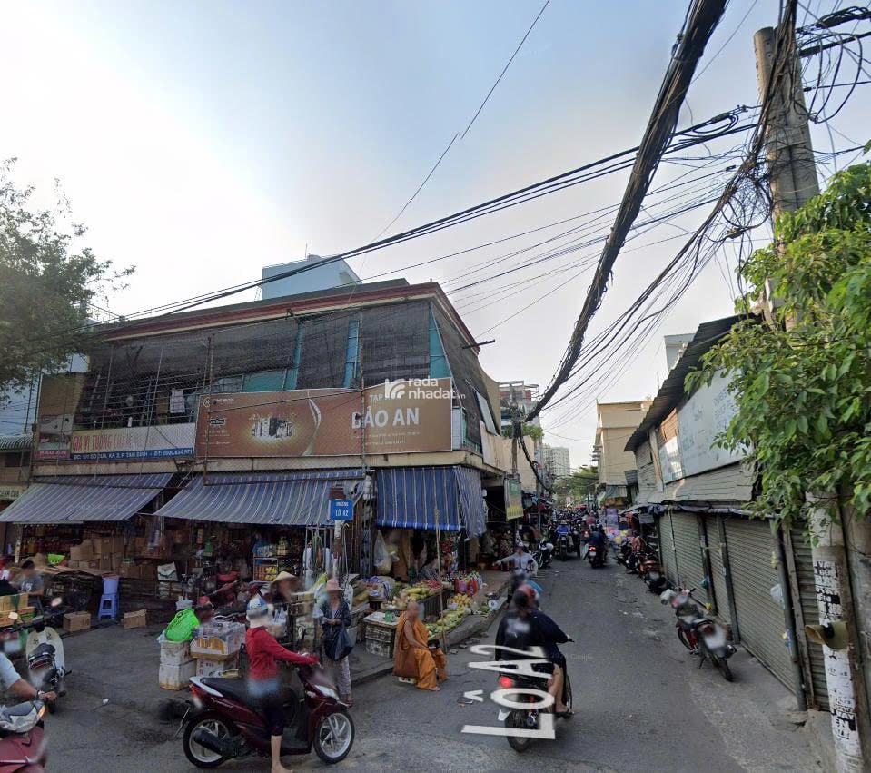 BÁN ĐẤT TẶNG NHÀ C4, NGANG 11M, VUÔNG VỨC, HXH, 30M RA MT, BÁN GẤP CHỈ NHỈNH 4 TỶ