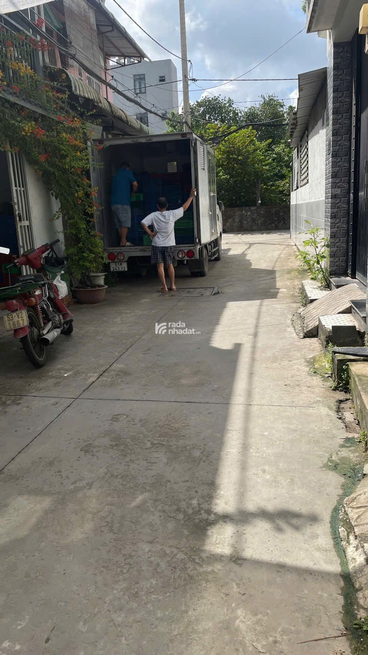 Nhà Phố 1 Trệt 1 Lửng Sau Lưng Nhà Thờ Nữ Vương Hoà Bình P13 Q Gò Vấp