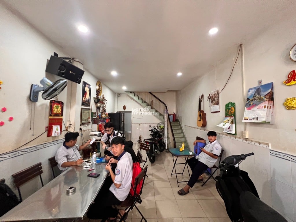 NHÀ 2 TẦNG - 54M2 - MẶT TIỀN GẦN TRƯỜNG HỌC - TIỆN Ở  KINH DOANH