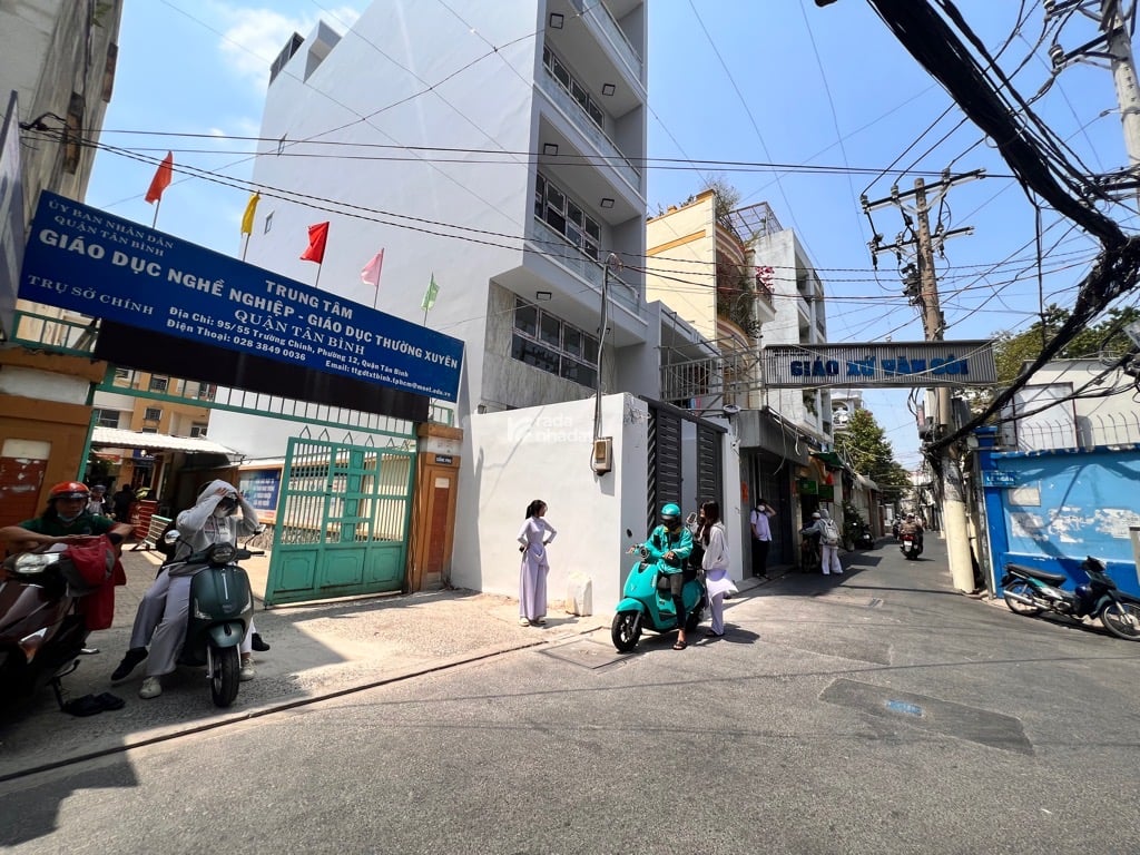 NHÀ 2 TẦNG - 54M2 - MẶT TIỀN GẦN TRƯỜNG HỌC - TIỆN Ở  KINH DOANH