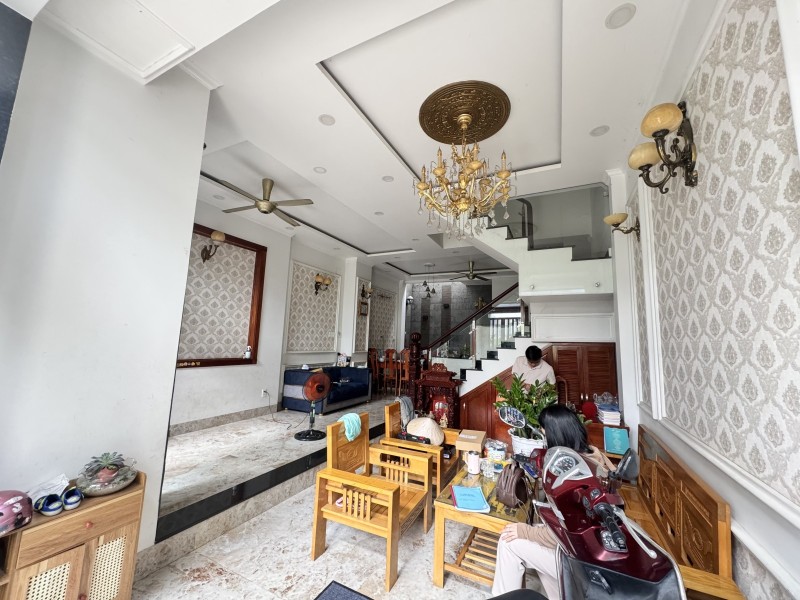 Bán Nhà 4 Tầng Lê Văn Việt Thủ Đức - Hẻm Xe Tải - 61m2. Giá Chi 8.1 Tỷ