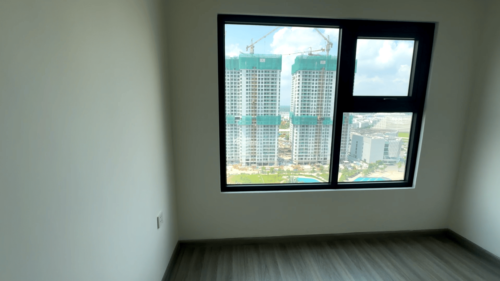 CHÍNH CHỦ CẦN BÁN CĂN 2 PHÒNG NGỦ TẠI VINHOMES QUẬN 9