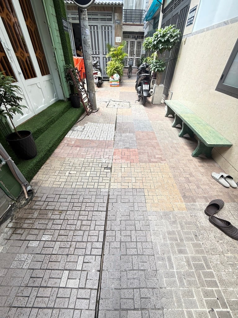 NHÀ GIÁ RẺ THÍCH QUẢNG ĐỨC, PHÚ NHUẬN, 4 TẦNG Ở NGAY. GIẢM 200TR CHỈ CÒN 9.25T TL 