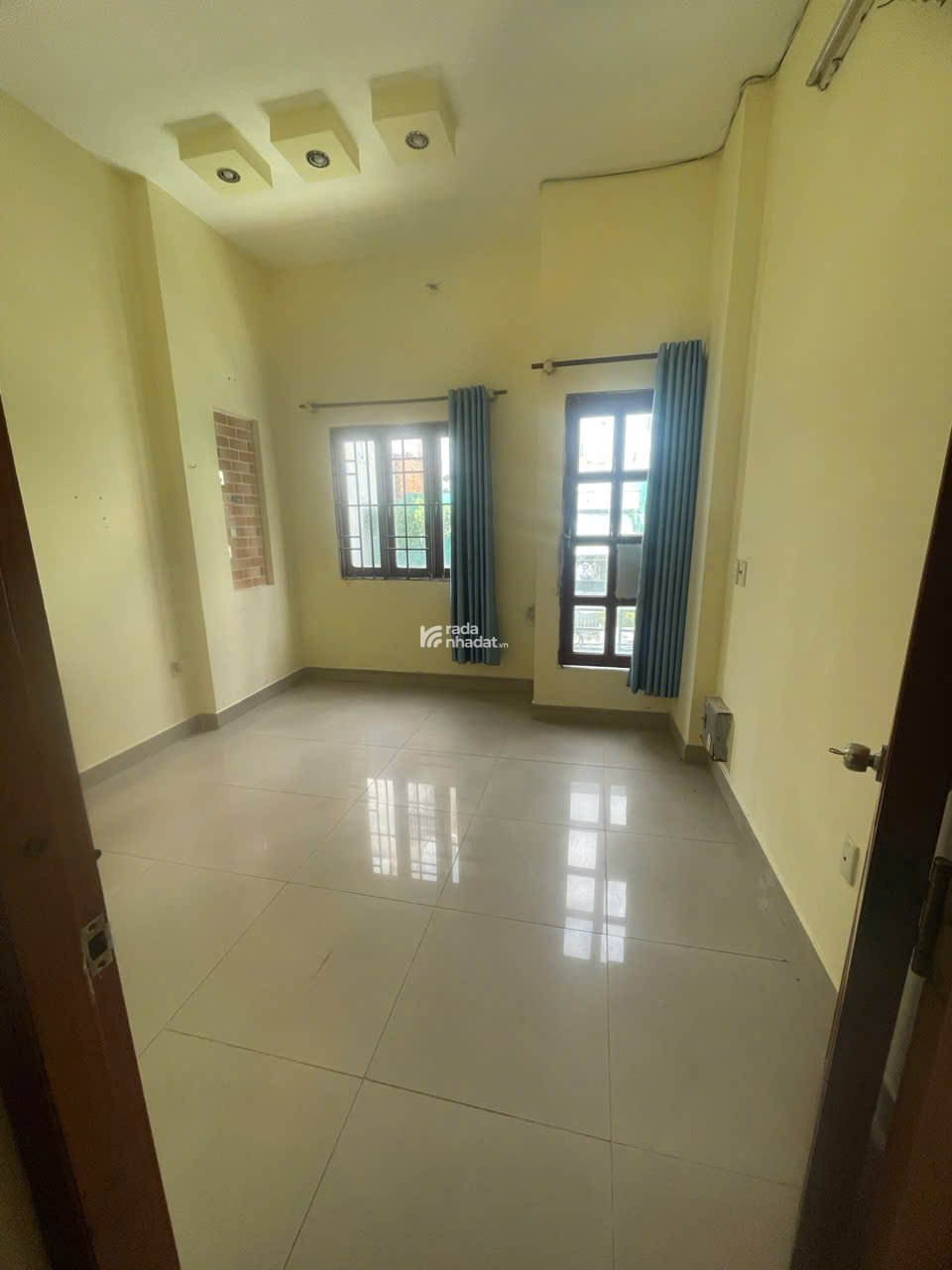 BÁN NHÀ THÀNH THÁI, QUẬN 10, HXH, NHỈNH 6 TỶ