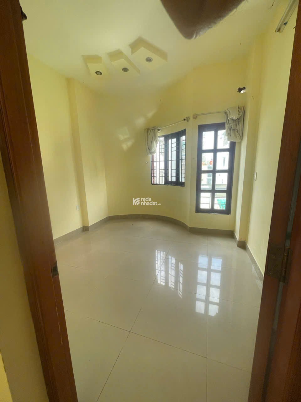 BÁN NHÀ THÀNH THÁI, QUẬN 10, HXH, NHỈNH 6 TỶ