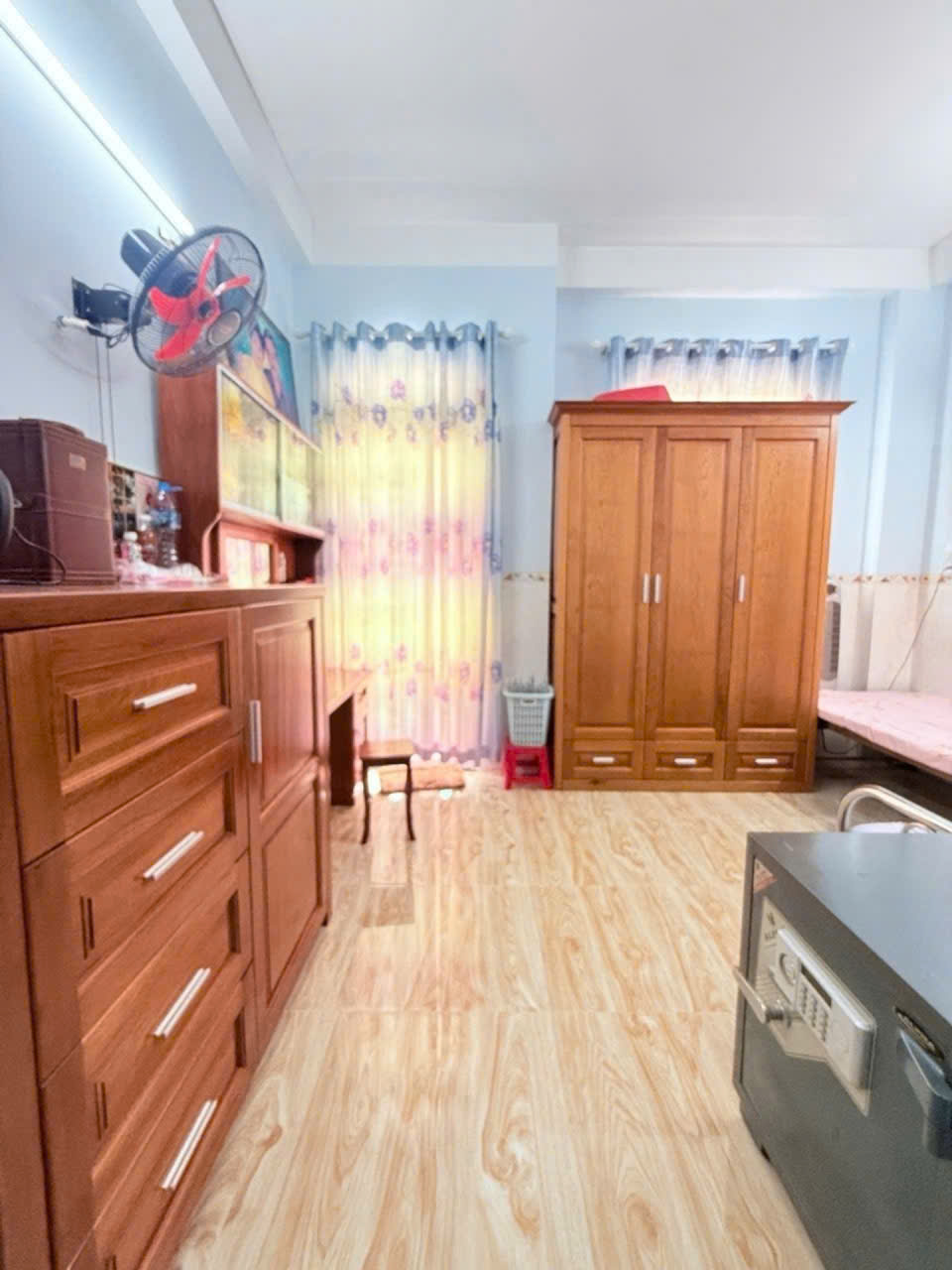 mặt tiền kinh doanh - vị trí đắc địa -4 tầng kiên cố - giá 10.6 ty 