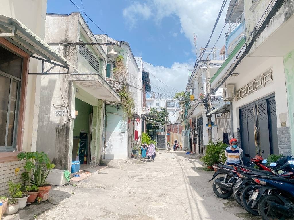 Bán nhà  gần lê trọng tấn bình hưng hoà