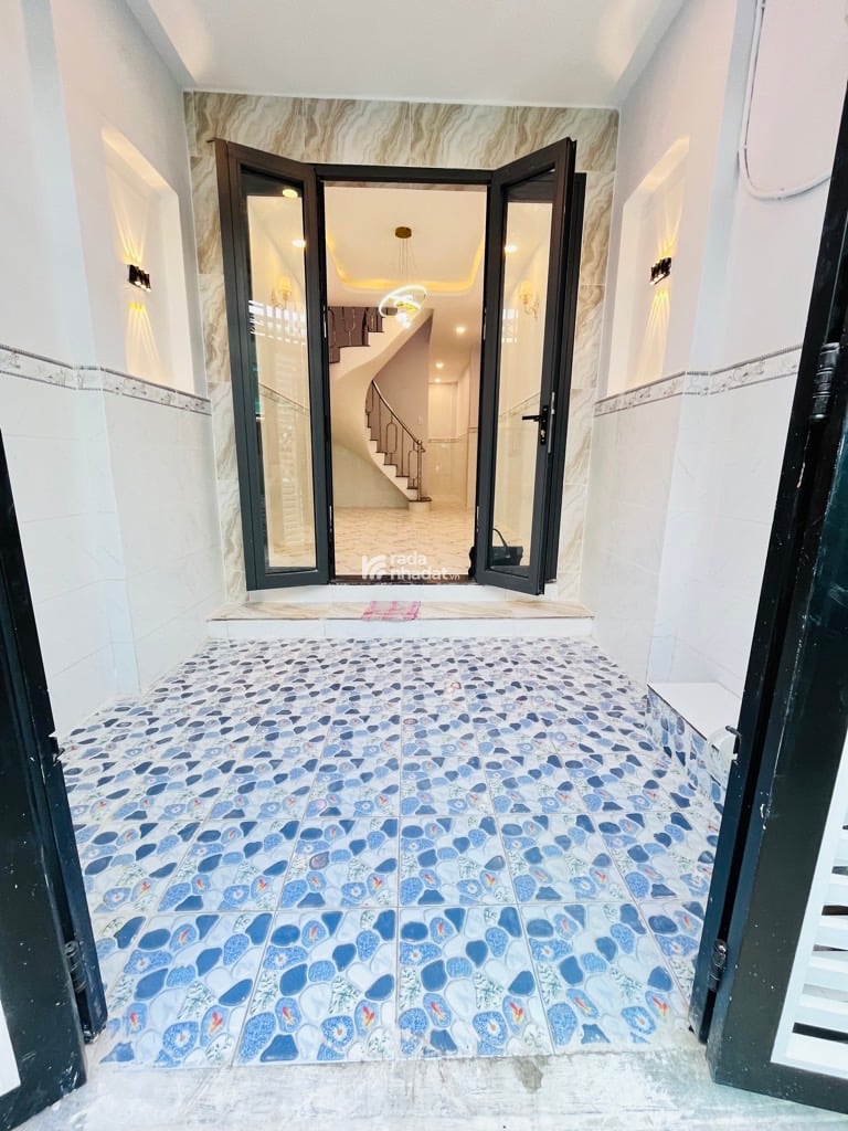 Nhà mới DTSD 80m2 3PN , có sân để xe rộng rãi , SHR nở hậu , Khu hiện hữu 3,99 tỷ