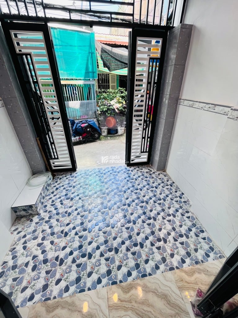 Nhà mới DTSD 80m2 3PN , có sân để xe rộng rãi , SHR nở hậu , Khu hiện hữu 3,99 tỷ